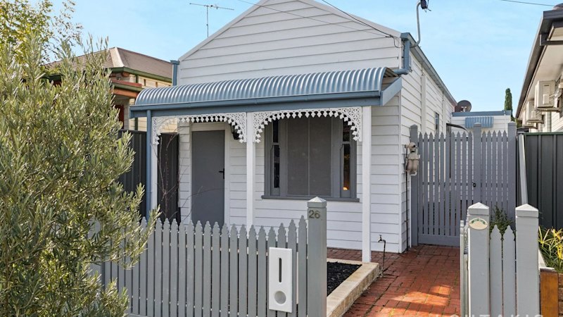 Inner-west Victorian home sells for $817,500 in post-auction negotiations