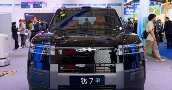Update: China's NEV sales share tops 60 pct in July