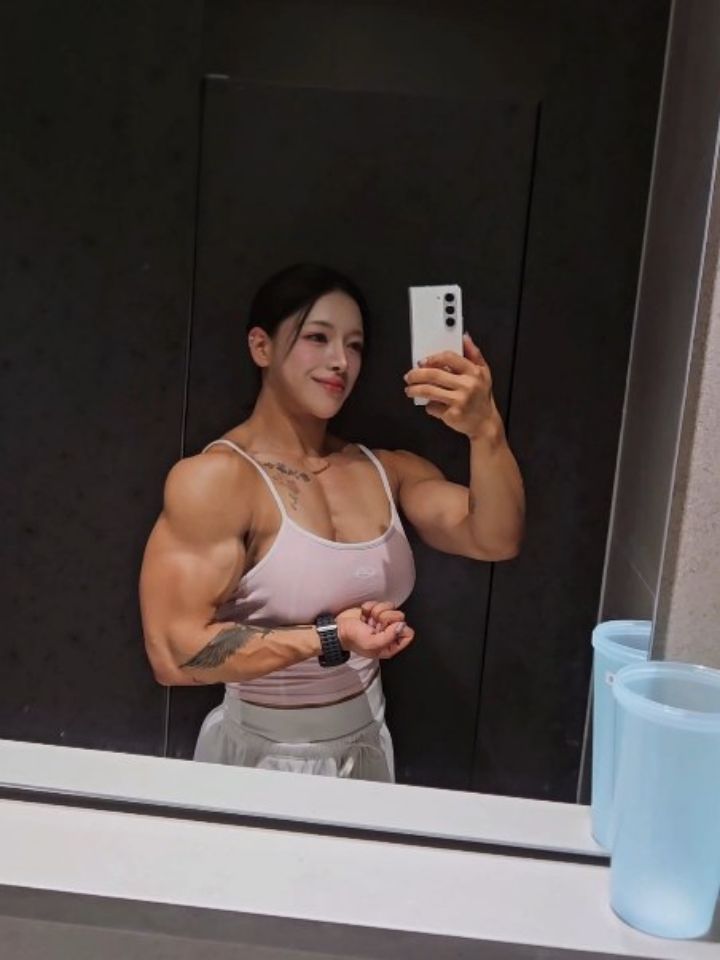 팔 한척 어깨사진 우르르👅