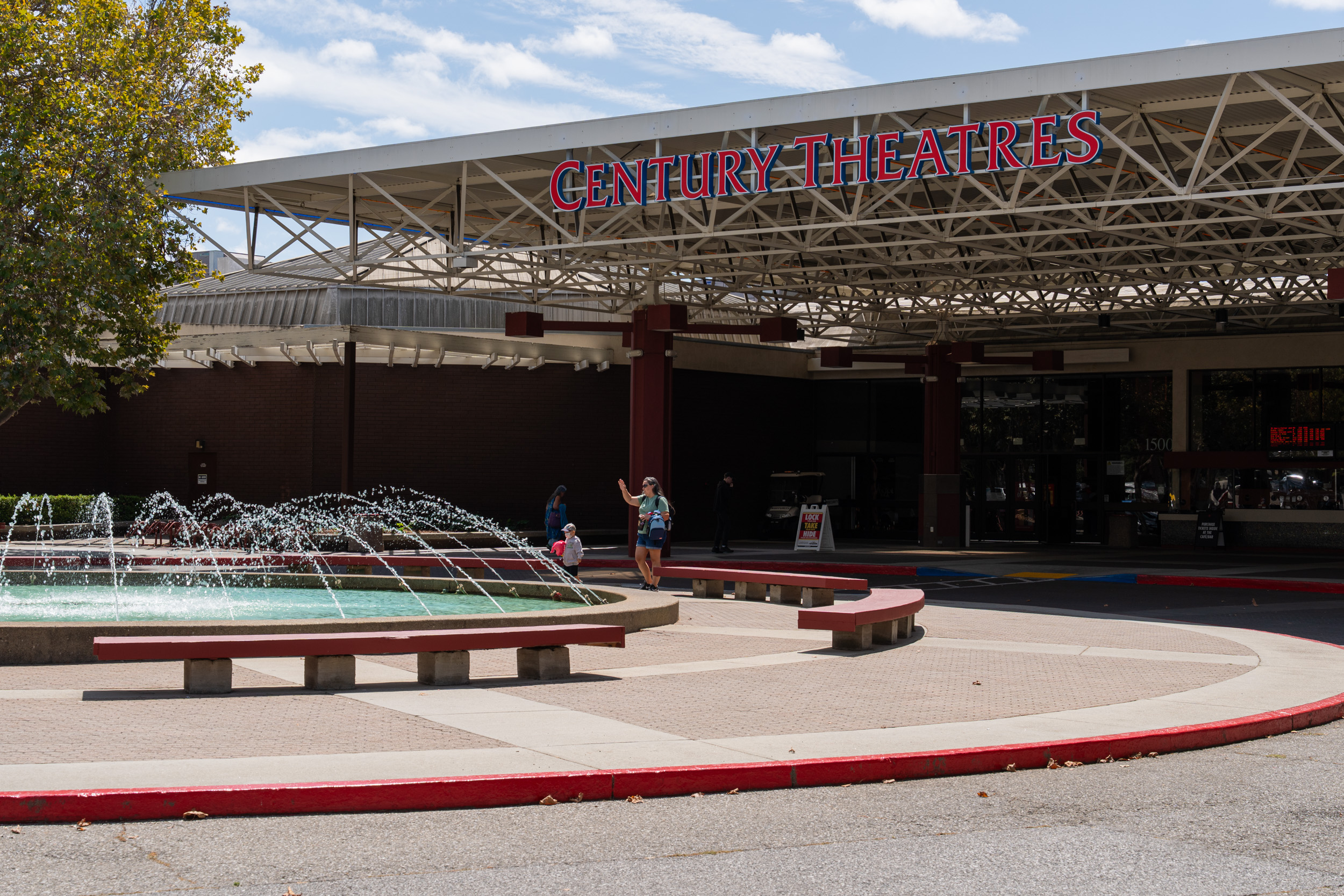 Mountain View's Cinemark Century 16 theater won't close for good after all