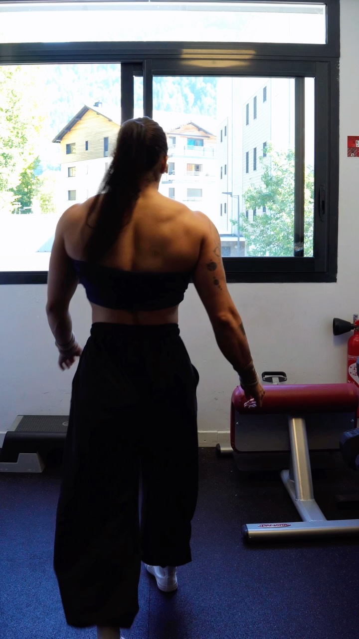 Mode 🦍 activé pour cet hiver 🥶 🙈 #strong #musclemommy #body #mommy #fitgirl