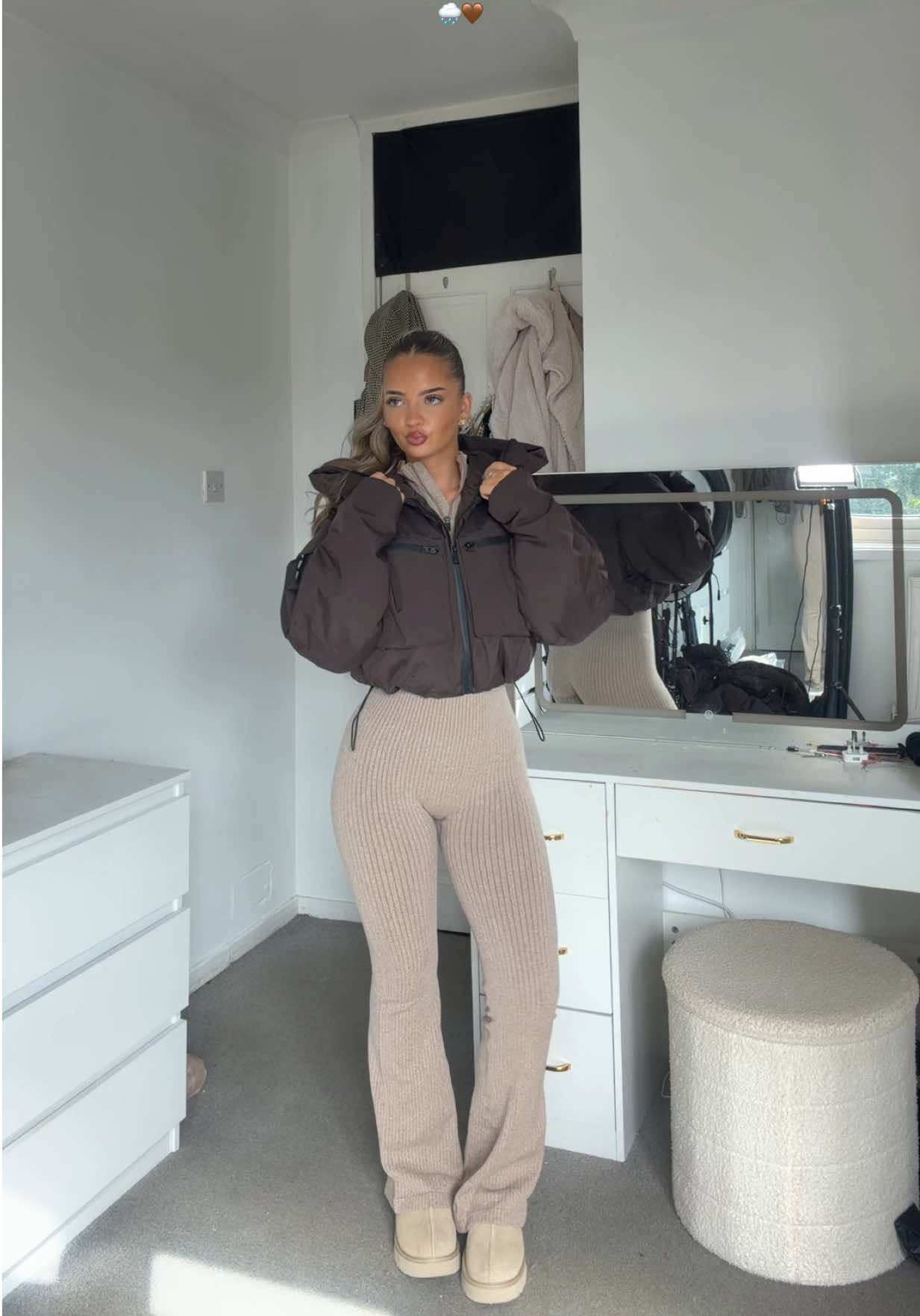 @PUFFIT.UK a stylish rain coat 🌧️🤎 waterproof and padded it looks so good! #outfitinspo #raincoat #tiktokmademebuylt #ForYouDays #fashiontiktok