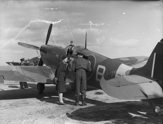 Kees van Eendenburg, Squadron Leader of No. 322 (Dutch) Squadron RAF, shows off a Supermarine Spitfire to Princess Juliana of the Netherlands during a tour of RAF Deanland, England. 26 September 1944 [3327 × 2534]