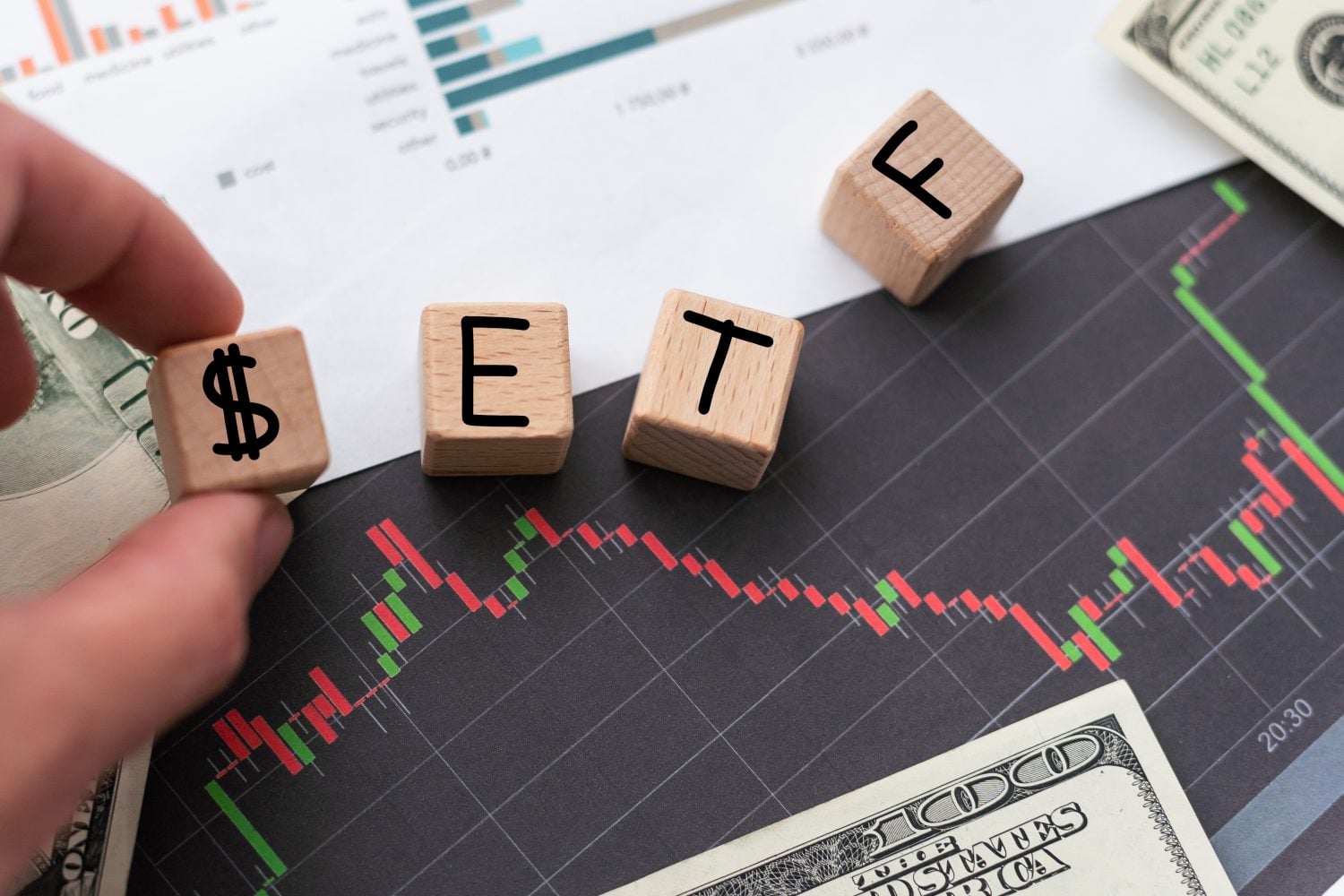 Bitcoin ETF Inflows Reach $2.4 Billion This Week, But Daily Figures Decline: Is the Momentum Fading?