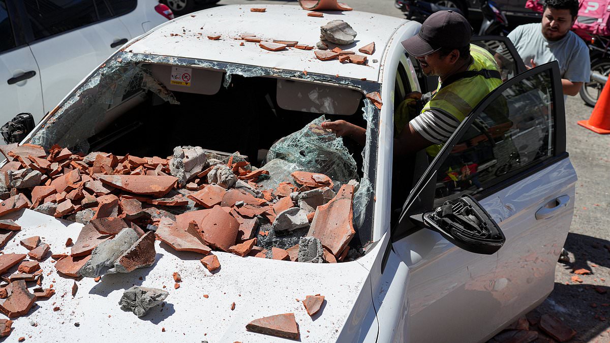 Urgent tsunami alert after massive 7.7 earthquake topples buildings in Panama