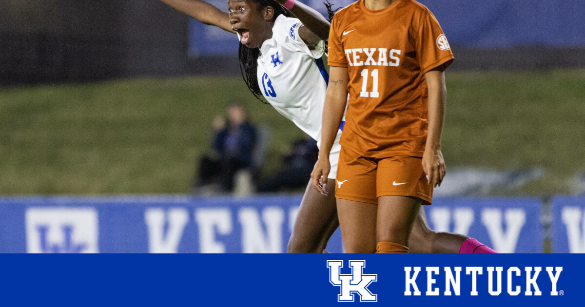 Women’s Soccer Defeats No. 25 Texas in Last-Minute Thriller, 3-2