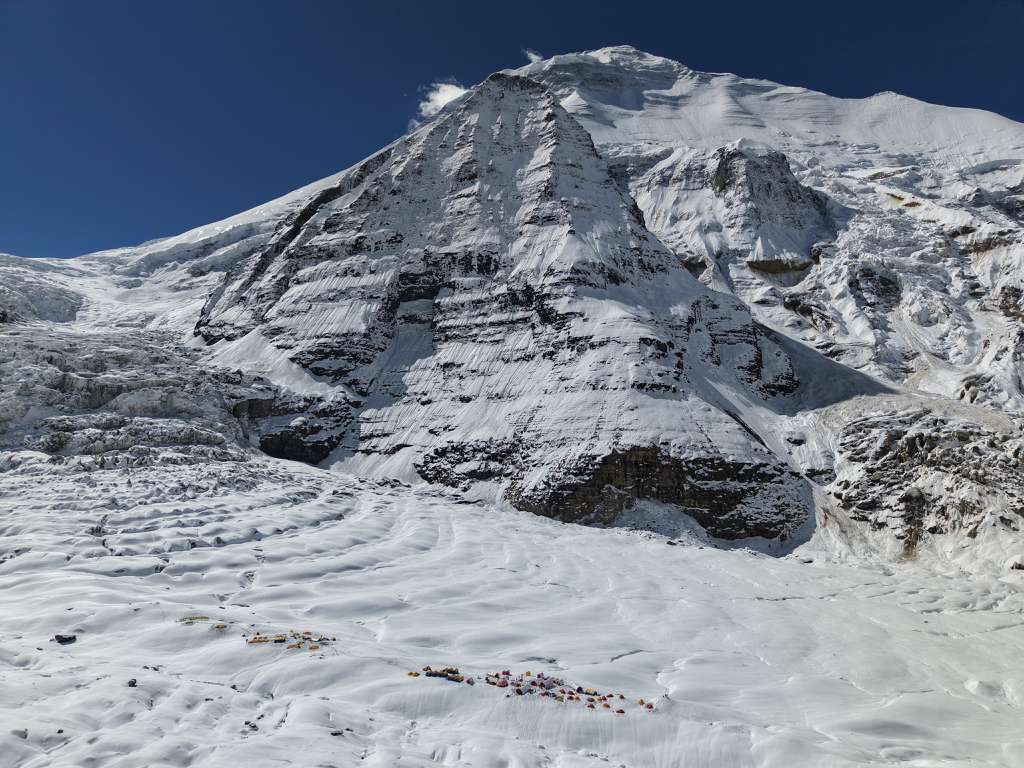 Controversy Continues on Dhaulagiri as Expeditions Called Off