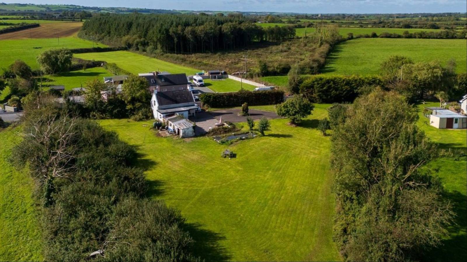 Cute cottage, huge wedge-shaped garden in East Cork