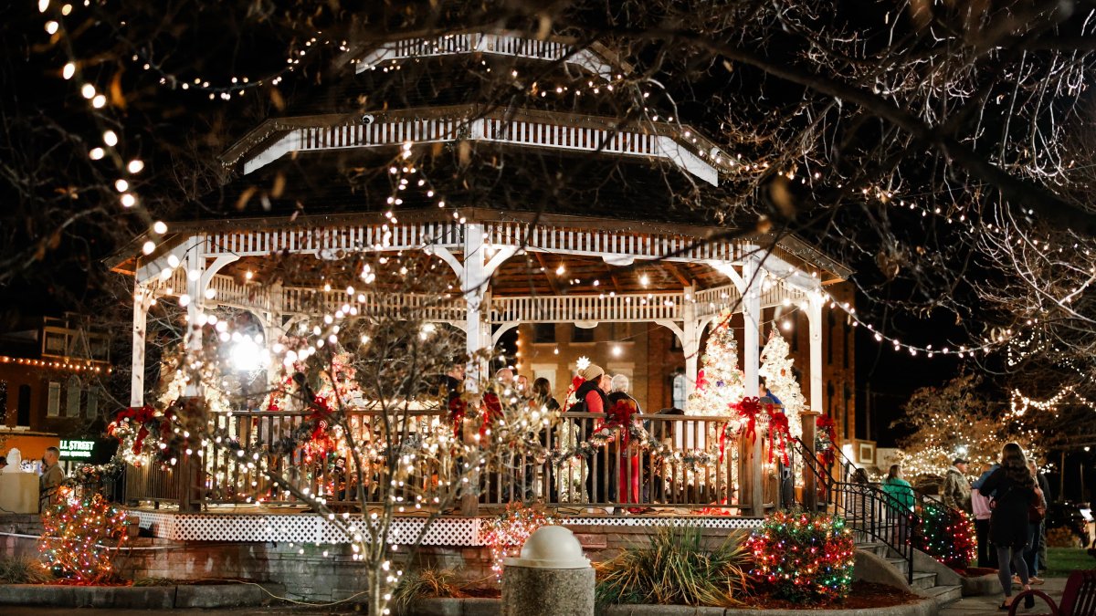 Illinois town named Hallmark's ‘Merriest Christmas Town' of 2026