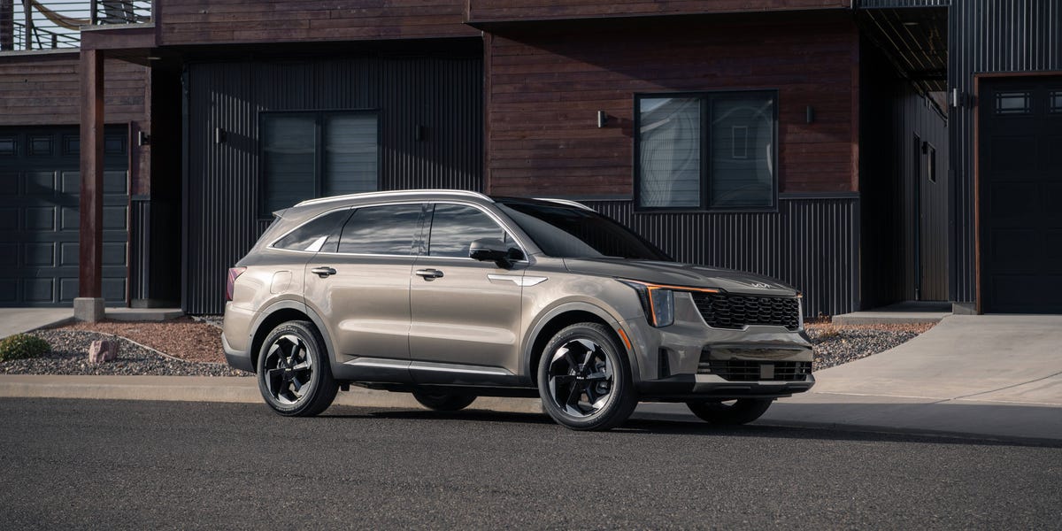 2027 Kia Sorento PHEV Now Costs $5600 More to Start